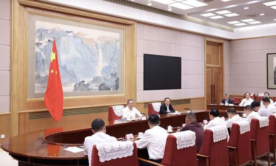 这场总理座谈会上的8位“座上宾”	，分别是谁？